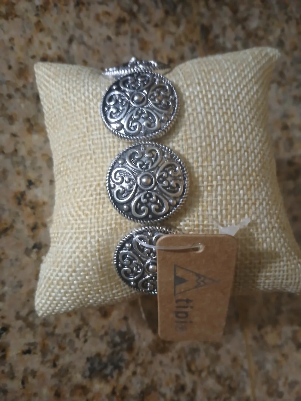 Filigree Round Medallion Stretch Bracelet in Silver